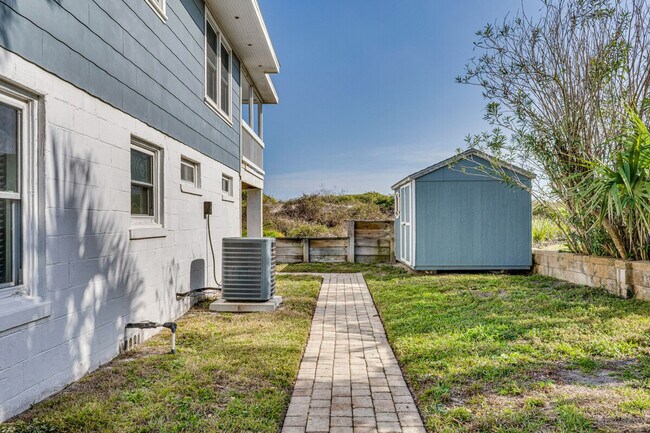 Building Photo - 1718 S Fletcher Ave