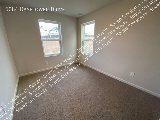 Building Photo - 5084 Dayflower Dr
