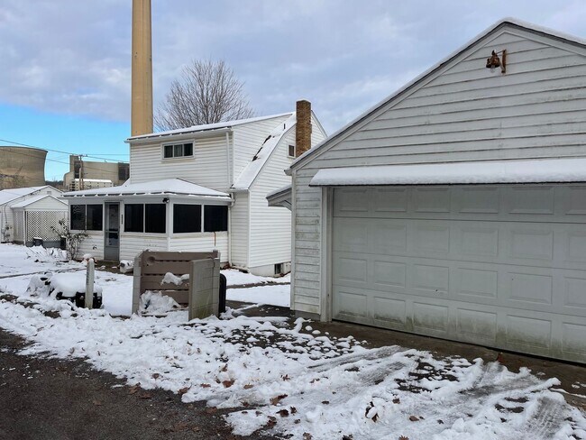 Building Photo - 120 Cotter Rd