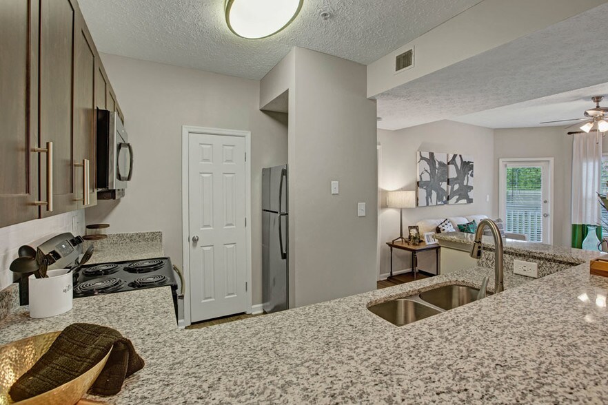 Avia At North Springs Apartment Homes 7150 W Peachtree Dunwoody Rd NE