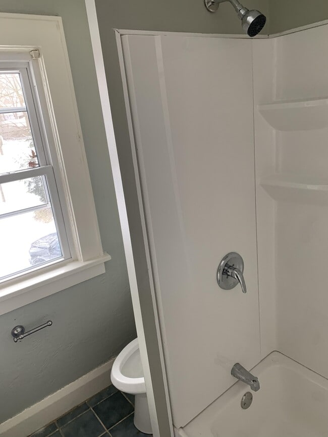 Building Photo - 1259 E Pershing St