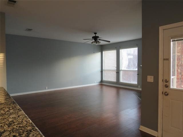 Building Photo - 7585 Ravenhill Dr
