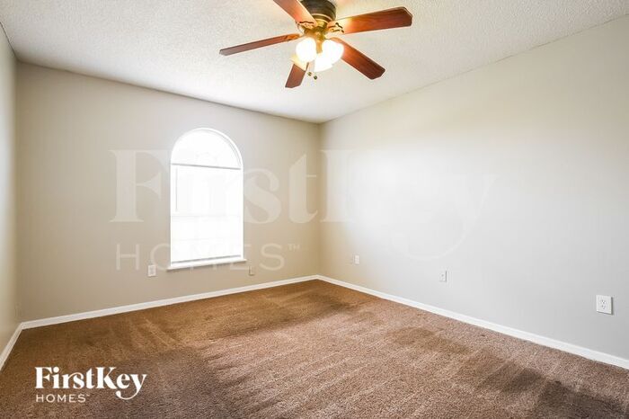 Building Photo - 3325 Croton Ave