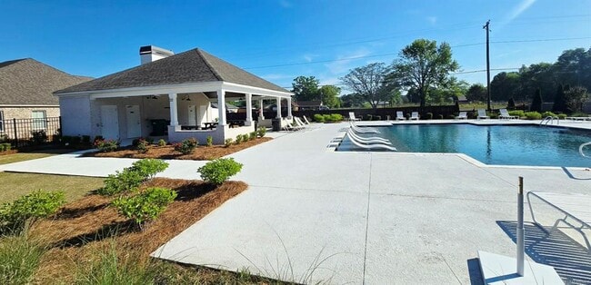 Building Photo - 112 Kohn Dr