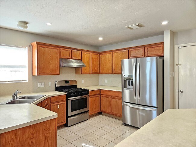 Building Photo - 9119 Regents Cove Ct