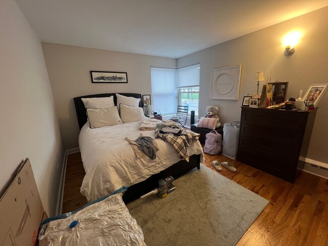 Building Photo - Ravenswood Renovated 1 Bedroom