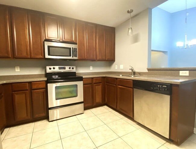 Building Photo - Herons Landing Water/Sewer/Cable/Internet included