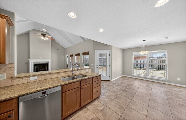 Building Photo - 402 SW Arch St