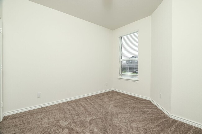 Building Photo - 4 Bedrooms located off Hwy 90W and Grosenbacher Rd, 10 miles from Lackland AFB