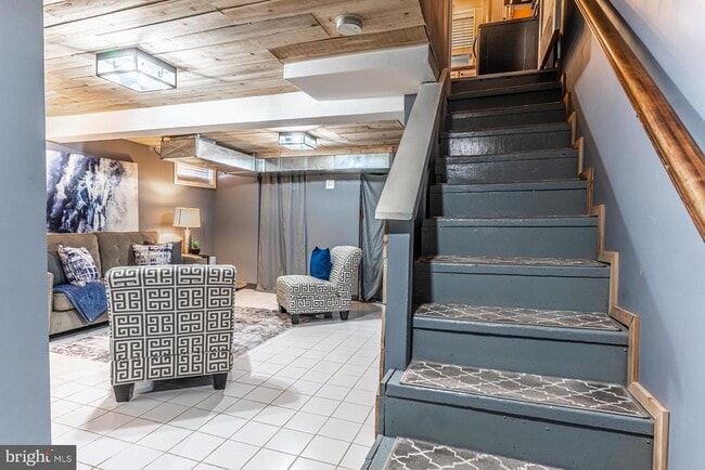 Building Photo - 2122 Arlington Terrace