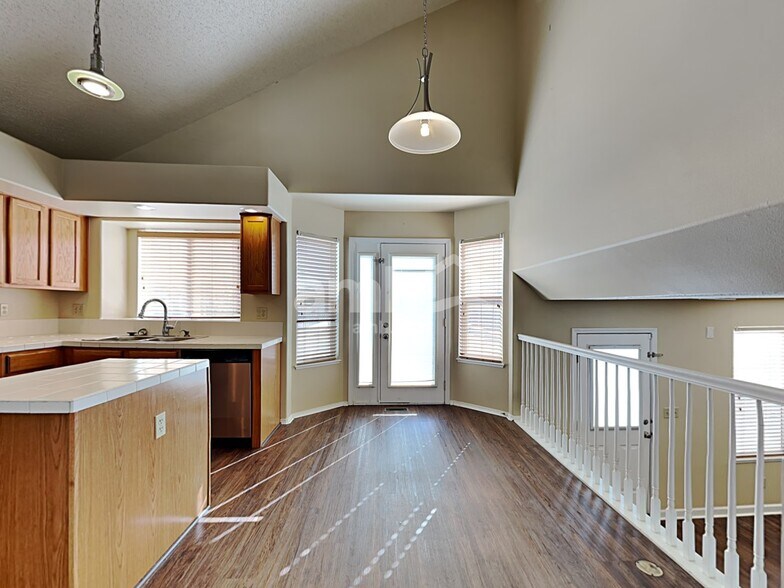 Building Photo - 2211 Pinyon Jay Dr