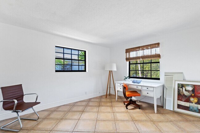 Building Photo - Beautiful Rustic Contemporary Duplex in Cu...