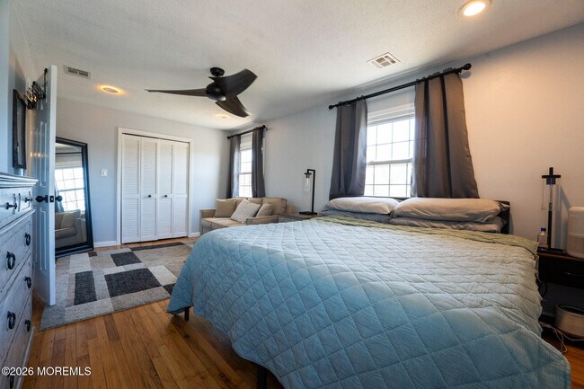 Building Photo - 406 Lawrence Dr