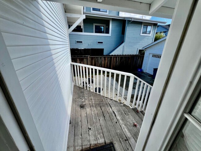 Building Photo - 1072F-A/B-PGPM-T/L-CS