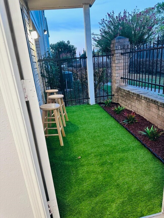 Building Photo - 2750 Holly Hall St