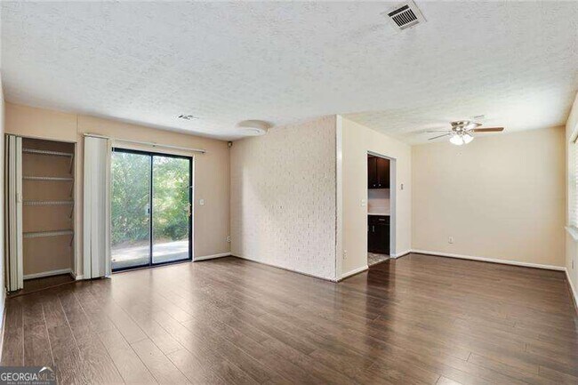 Building Photo - 76 Sandalwood Cir