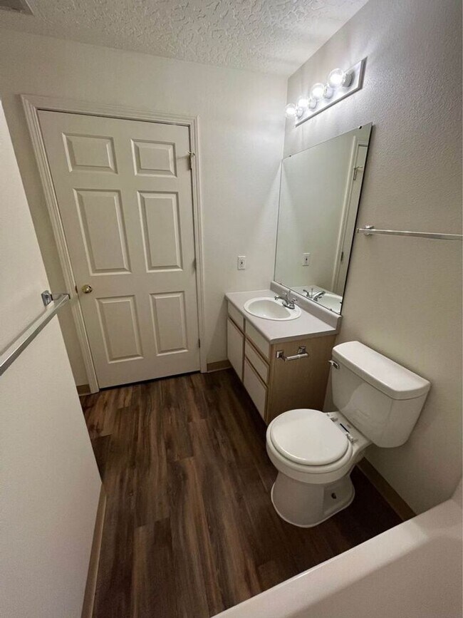 Building Photo - 2304 Sunnybrook Dr