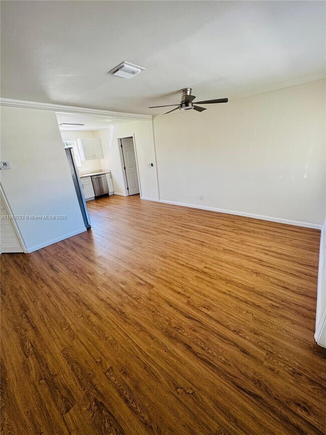 Building Photo - 3 bedroom in Hollywood FL 33021