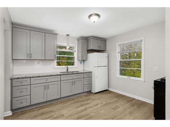 Building Photo - 2336 Ives Ln N