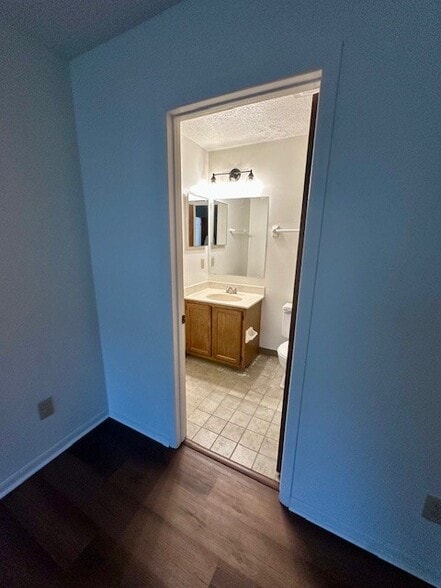 Building Photo - 2184 Hedgerow Road