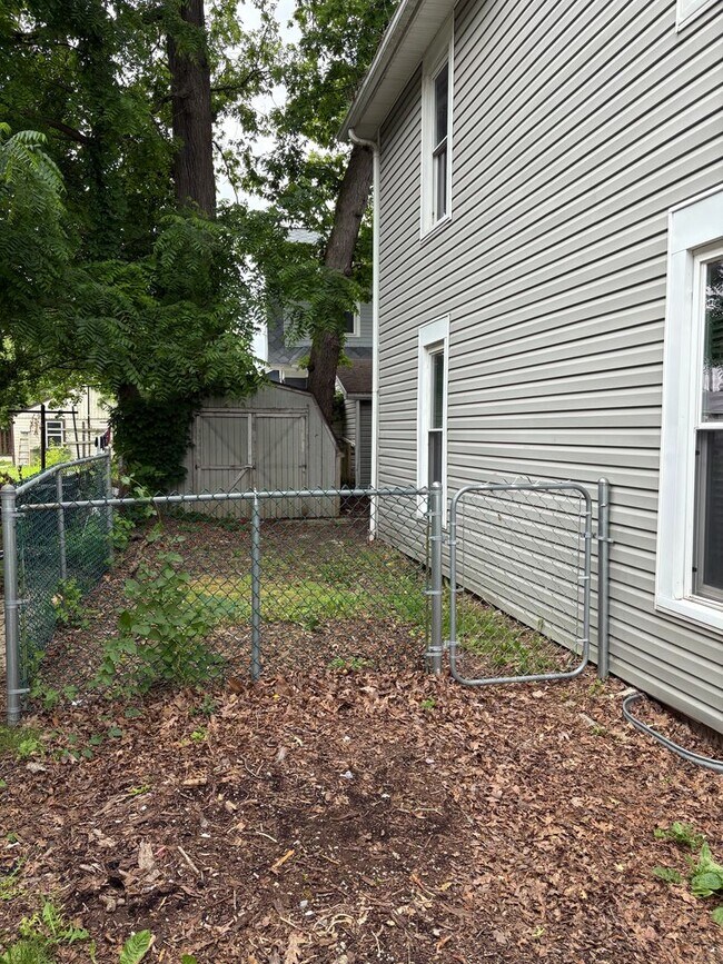 Building Photo - Duplex