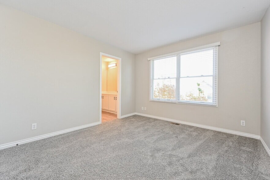 Building Photo - 4376 Foxberry Dr