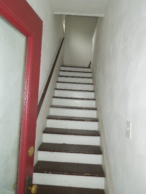 Building Photo - Walnut/379