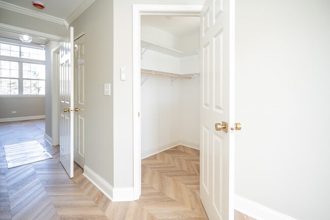 Building Photo - 2835 Rutland Cir