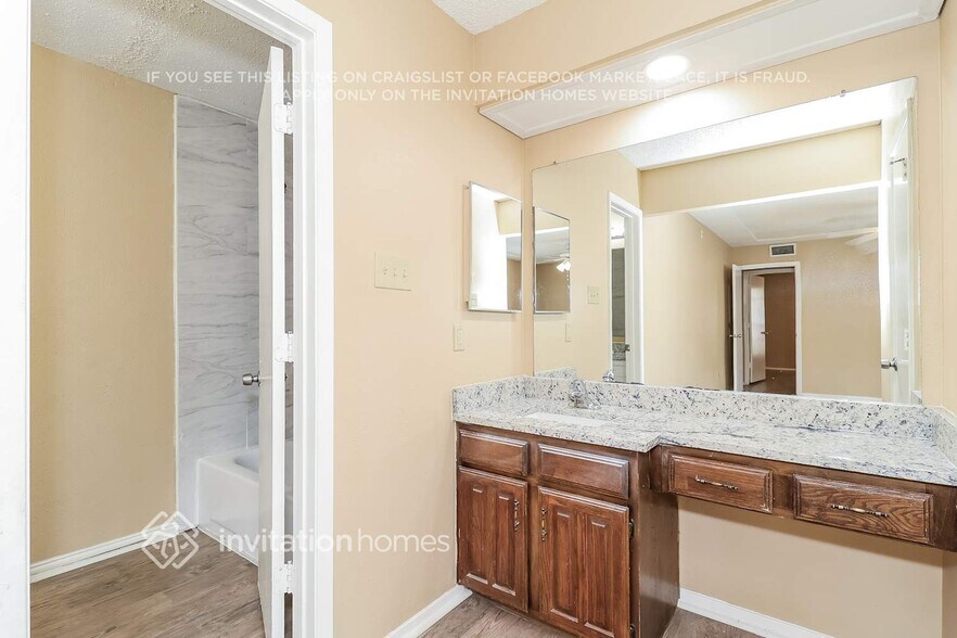 Building Photo - 3809 Wooddale Ct