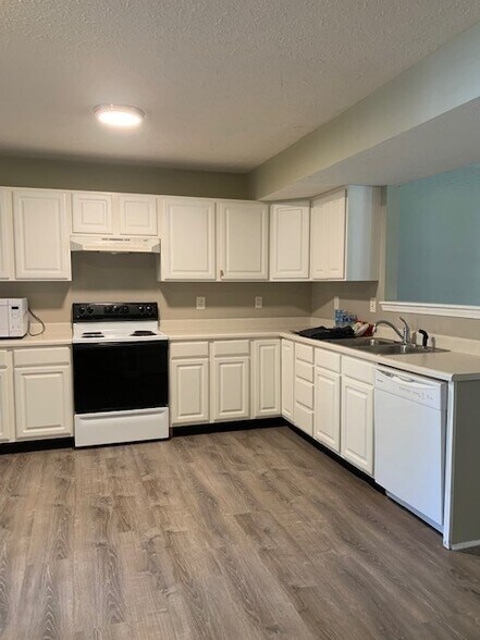 Building Photo - 806 W 43rd St