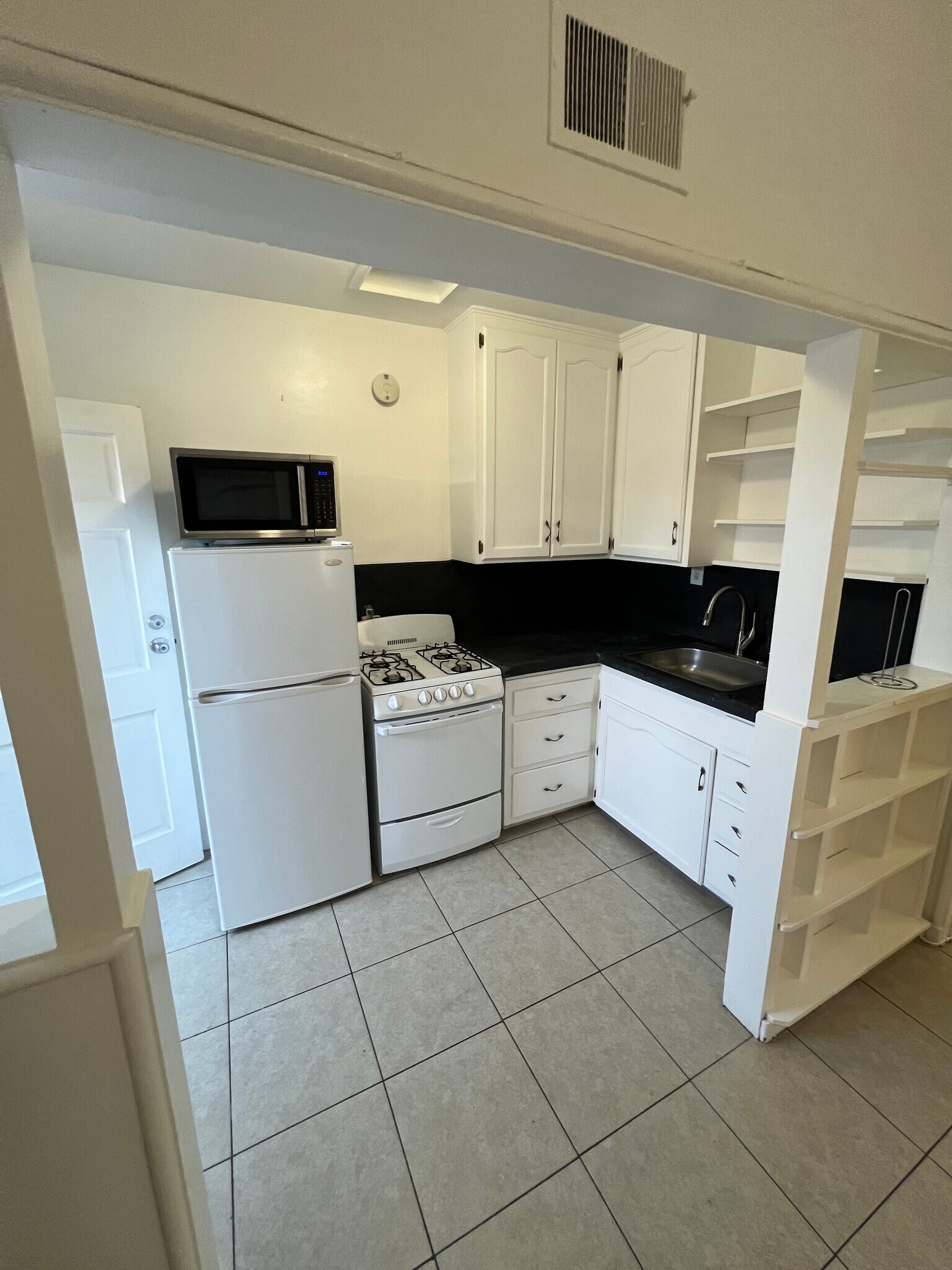 Building Photo - 3664 W 54th St