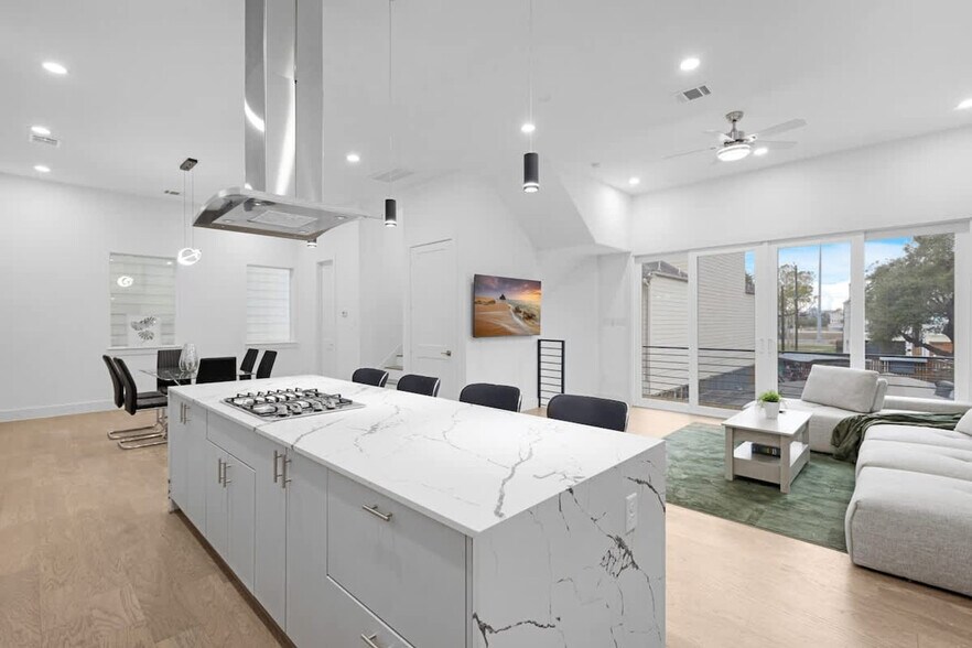 Building Photo - 2107 McGowen St