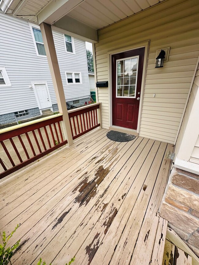 Building Photo - Spacious 3-Bedroom Duplex for Rent – Minut...