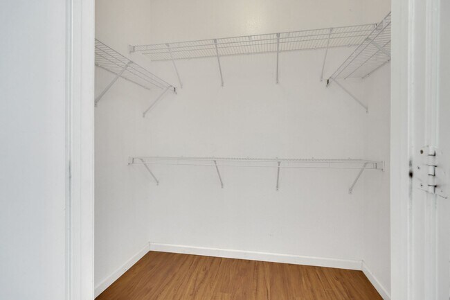 Building Photo - One bedroom condo in gated community