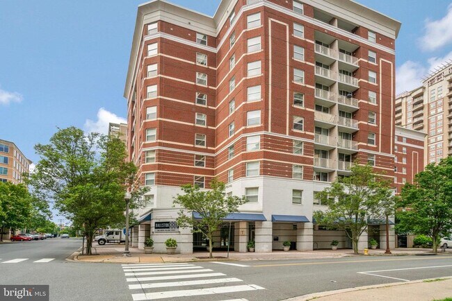 Building Photo - 880 N Pollard St