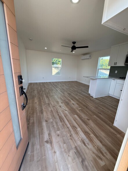 Building Photo - 4931 E San Rafael St