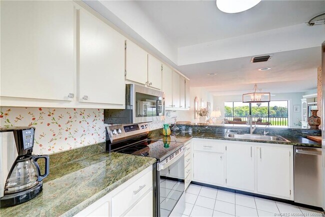 Building Photo - 5532 NE Gulfstream Way