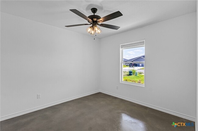 Building Photo - 905 Smoke Tree Ln