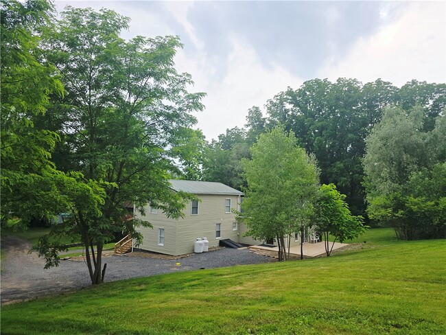 Building Photo - 3545 N Creek Rd