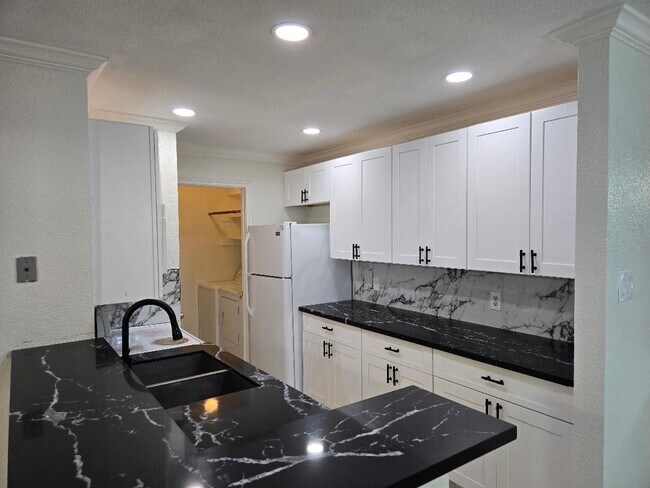 Building Photo - 10823 Braes Bend Dr