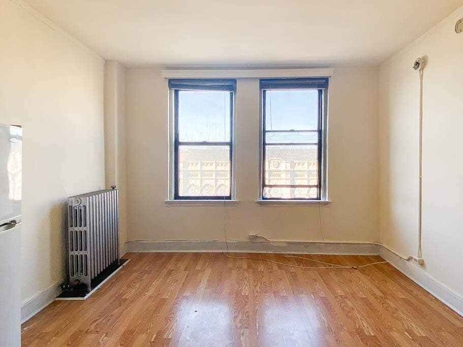 Building Photo - 3335 W Diversey Ave