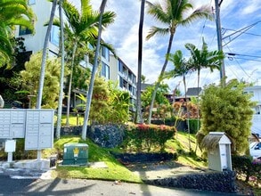 Building Photo - 3 bed / 3 bath furnished condo with ocean views!