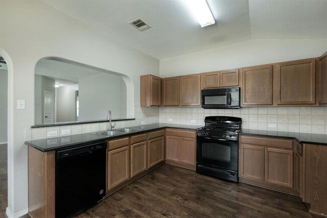 Building Photo - 2824 Bluffstone Dr