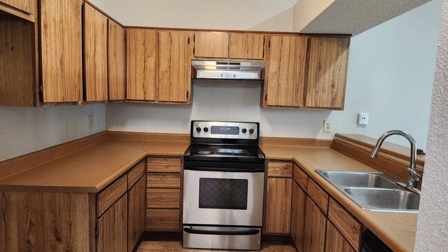 Building Photo - 7097 Greenway Chase St