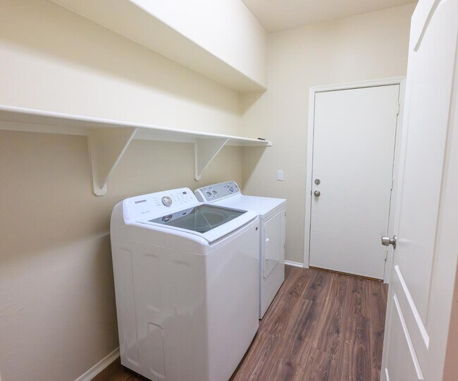 Building Photo - 2521 W Tumbleweed Dr