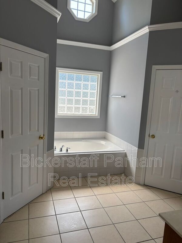 Building Photo - 1070 Watervalley Dr
