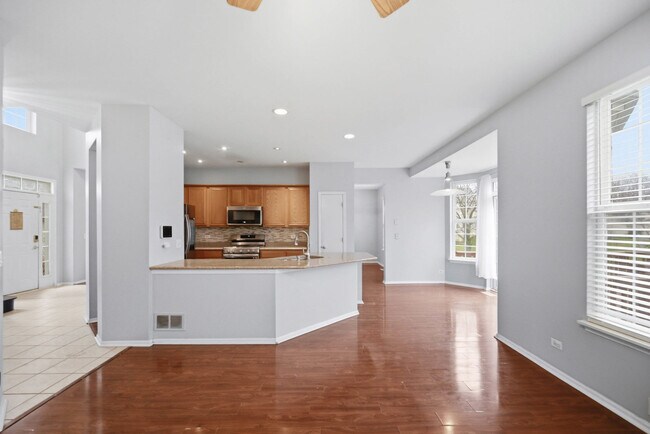 Building Photo - 512 Normandy Ln