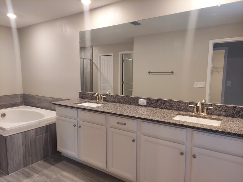 Building Photo - 17472 Radiant Shine Way