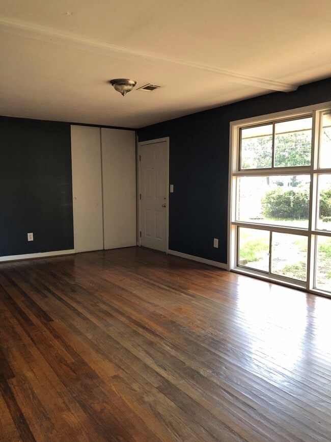 Building Photo - Charming 2 Bed, 2 Bath Home on North Dean