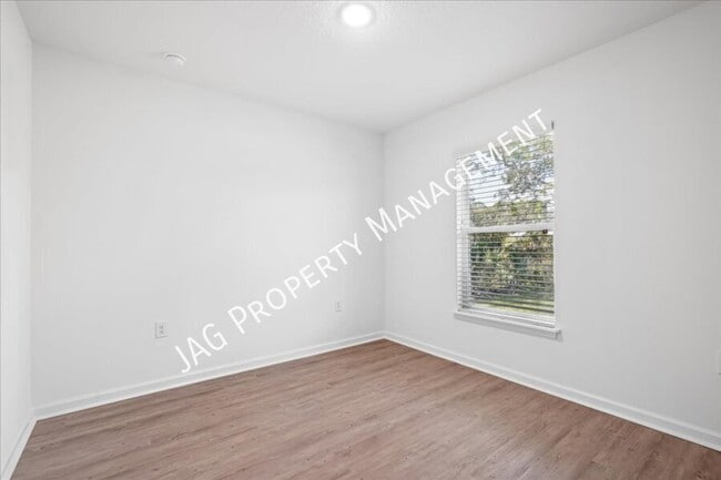 Building Photo - 1191 Valencia St SE